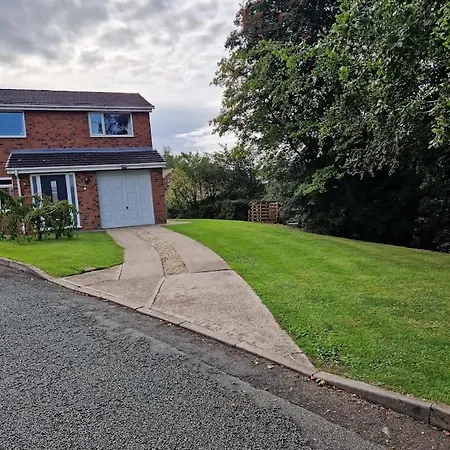 3 Bedroom Detached House Centre Of Whitchurch Whitchurch  Exterior photo