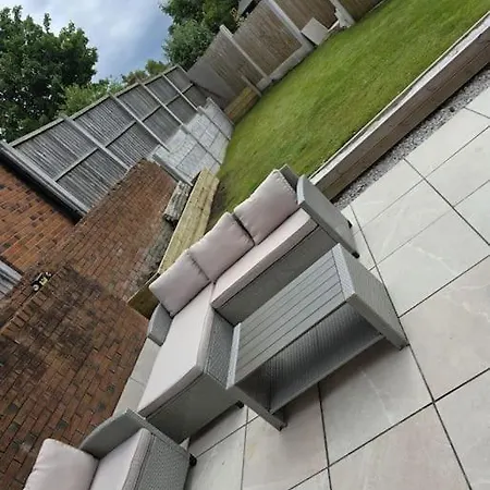 3 Bedroom Detached House Centre Of Whitchurch Whitchurch  Exterior photo
