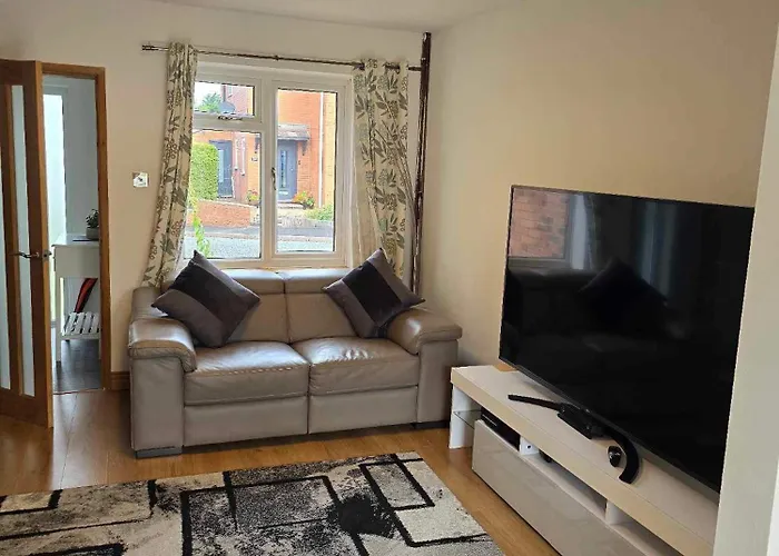 3 Bedroom Detached House Centre Of Whitchurch