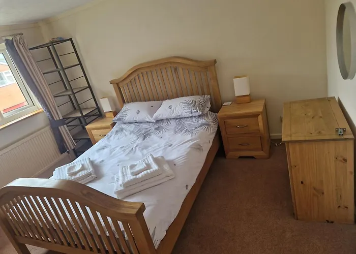 3 Bedroom Detached House Centre Of Whitchurch