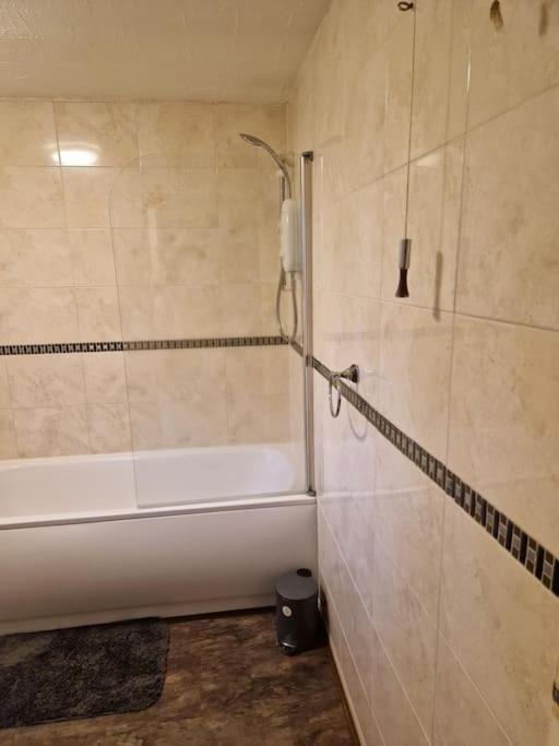 3 Bedroom Detached House Centre Of Whitchurch Holiday home Whitchurch (Shropshire)