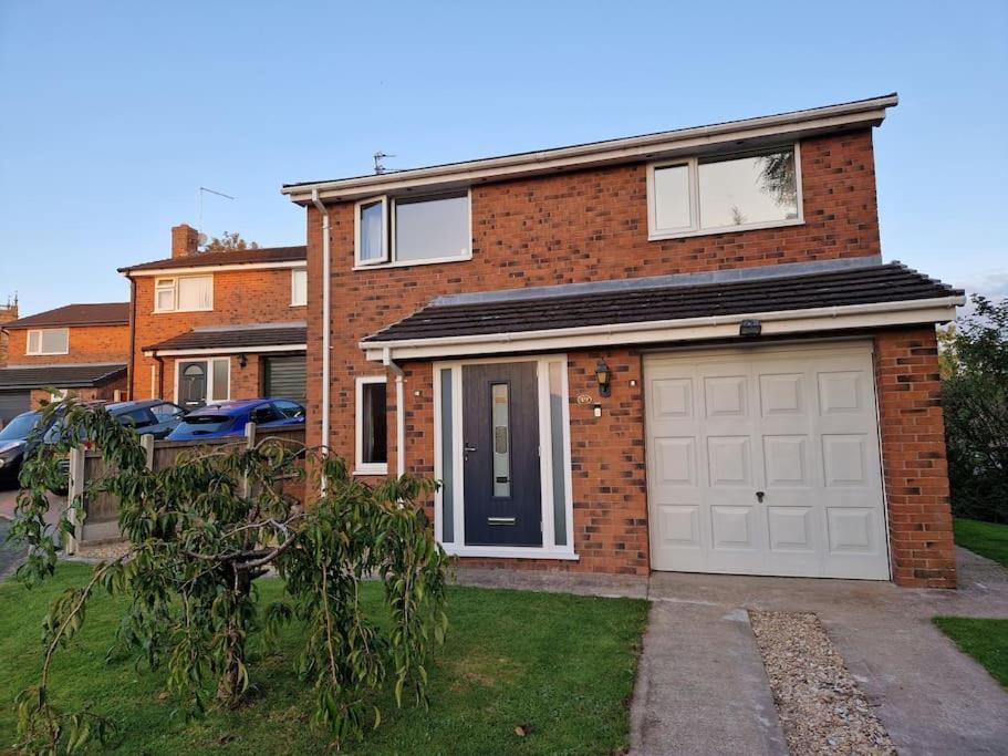 Holiday home 3 Bedroom Detached House Centre Of Whitchurch