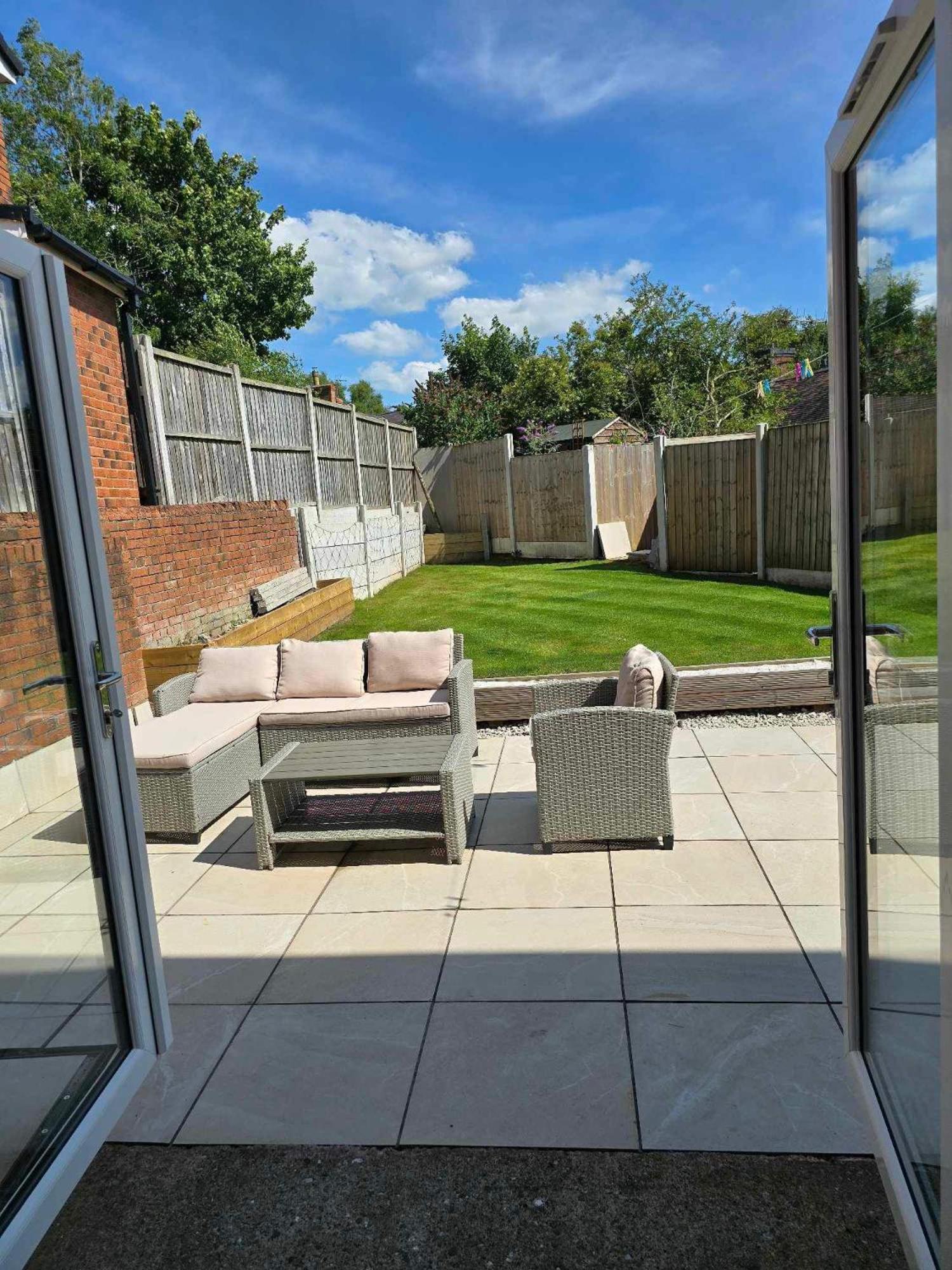 3 Bedroom Detached House Centre Of Whitchurch Whitchurch (Shropshire)