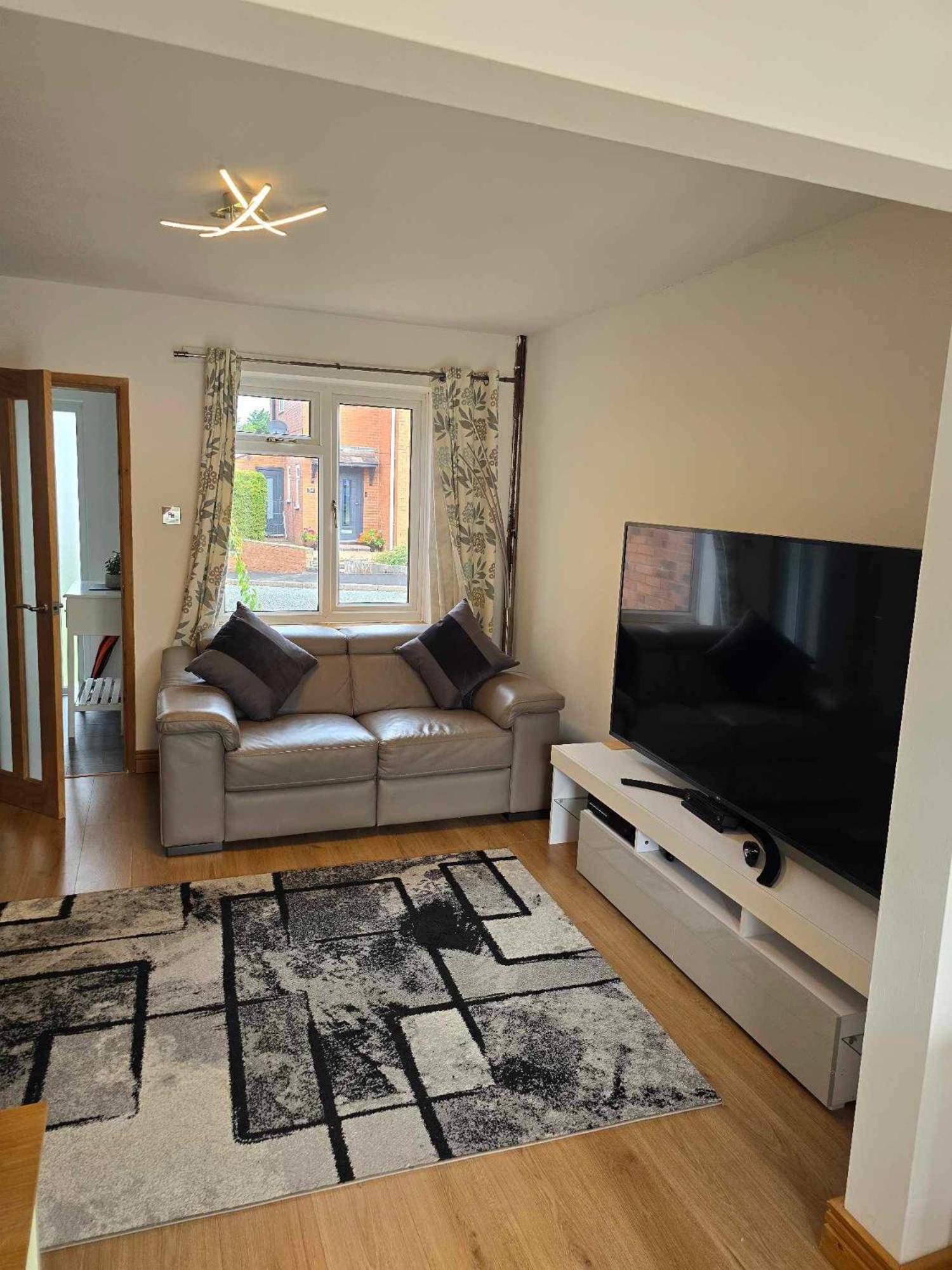 3 Bedroom Detached House Centre Of Whitchurch Whitchurch (Shropshire)